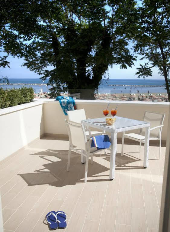 Marina Beach Suite Hotel Rimini Kültér fotó